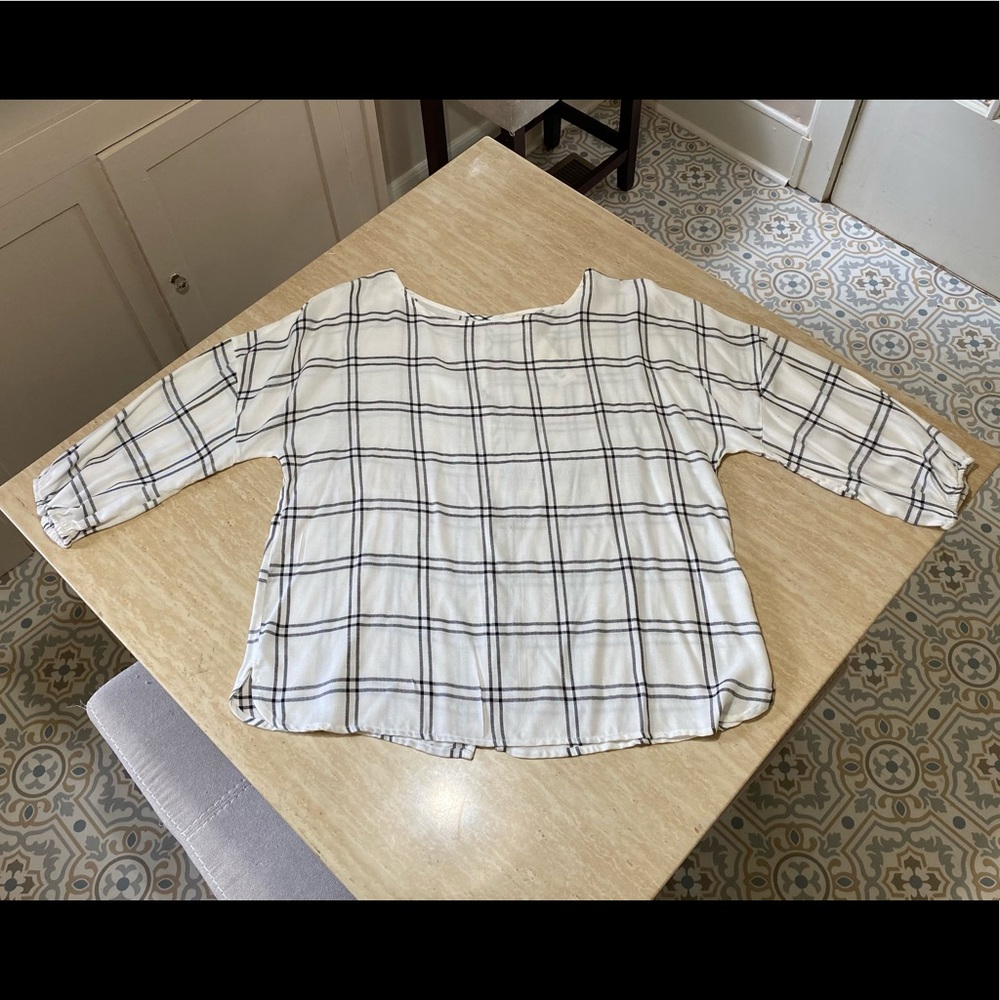 Francesca’s Mi Ami button up back blouse